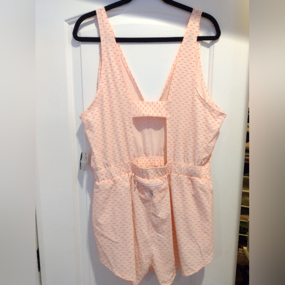 Free people orange romper w/ open back and small back pocket size large NWT - Picture 3 of 5